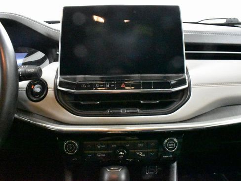 Used 2022 Jeep Compass Limited image 21