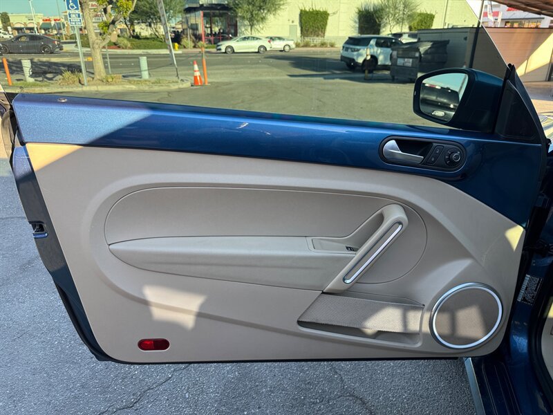 Used 2019 Volkswagen Beetle 2.0T SE FWD image 22
