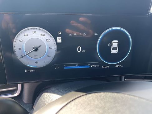 Used 2024 Hyundai Elantra Limited image 17