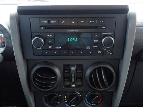 Used 2010 Jeep Wrangler Unlimited Rubicon AWD/4WD image 15