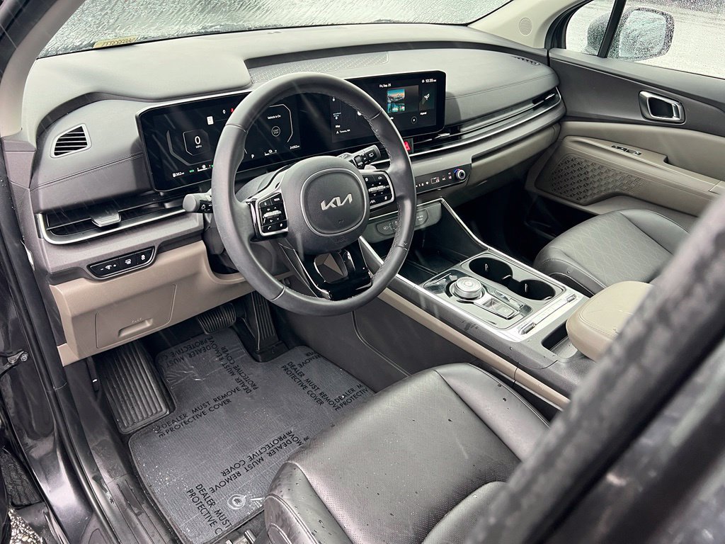 Certified 2025 Kia Carnival SX FWD image 17