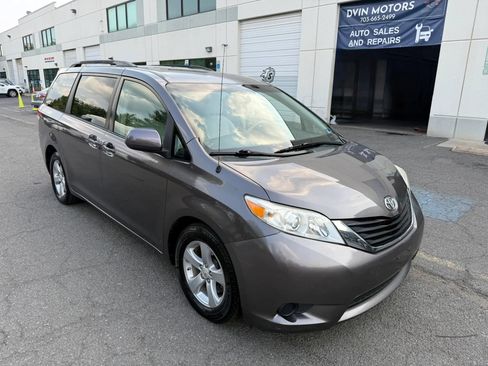 Used 2012 Toyota Sienna LE FWD image 15