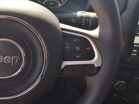 Used 2023 Jeep Renegade Latitude image 6