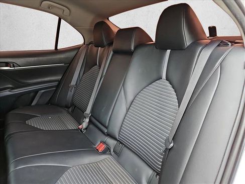 Used 2021 Toyota Camry SE image 17