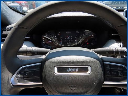 Used 2023 Jeep Compass Limited w/ Sun and Sound Group AWD/4WD image 16