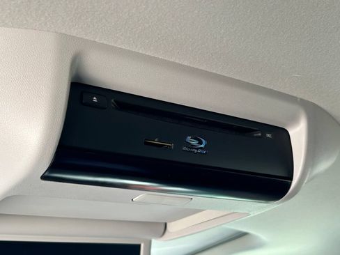 Used 2019 Toyota Sequoia Platinum RWD image 27