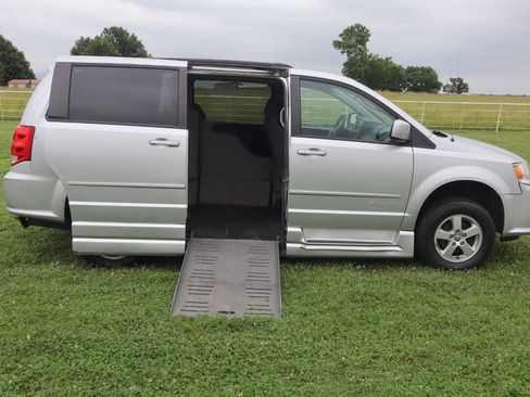 Used 2011 Dodge Grand Caravan Mainstreet w/ PWR Convenience Group FWD image 13