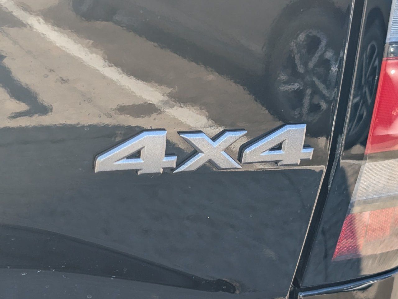 Certified 2025 Nissan Frontier SV AWD/4WD image 8