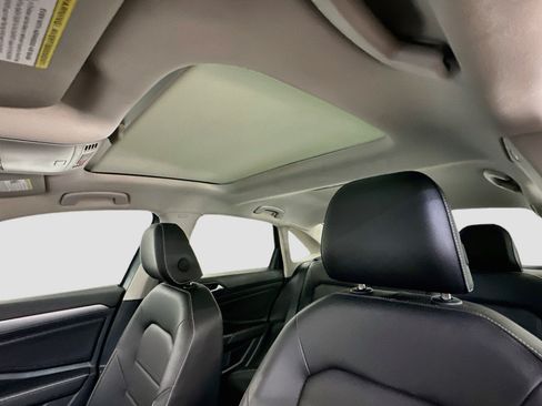 Used 2024 Volkswagen Jetta SE w/ Panoramic Sunroof Package FWD image 26