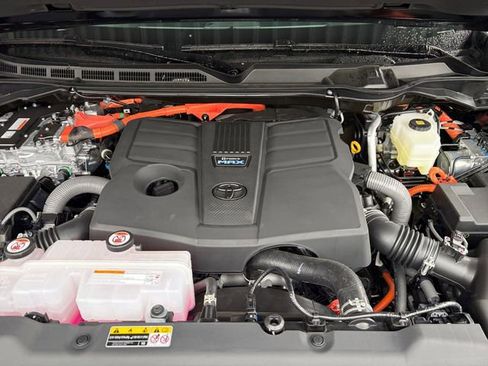 New 2026 Toyota Tundra Platinum w/ Tow Tech Package AWD/4WD image 20