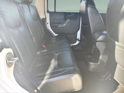 Used 2017 Jeep Wrangler Unlimited Sahara image 21