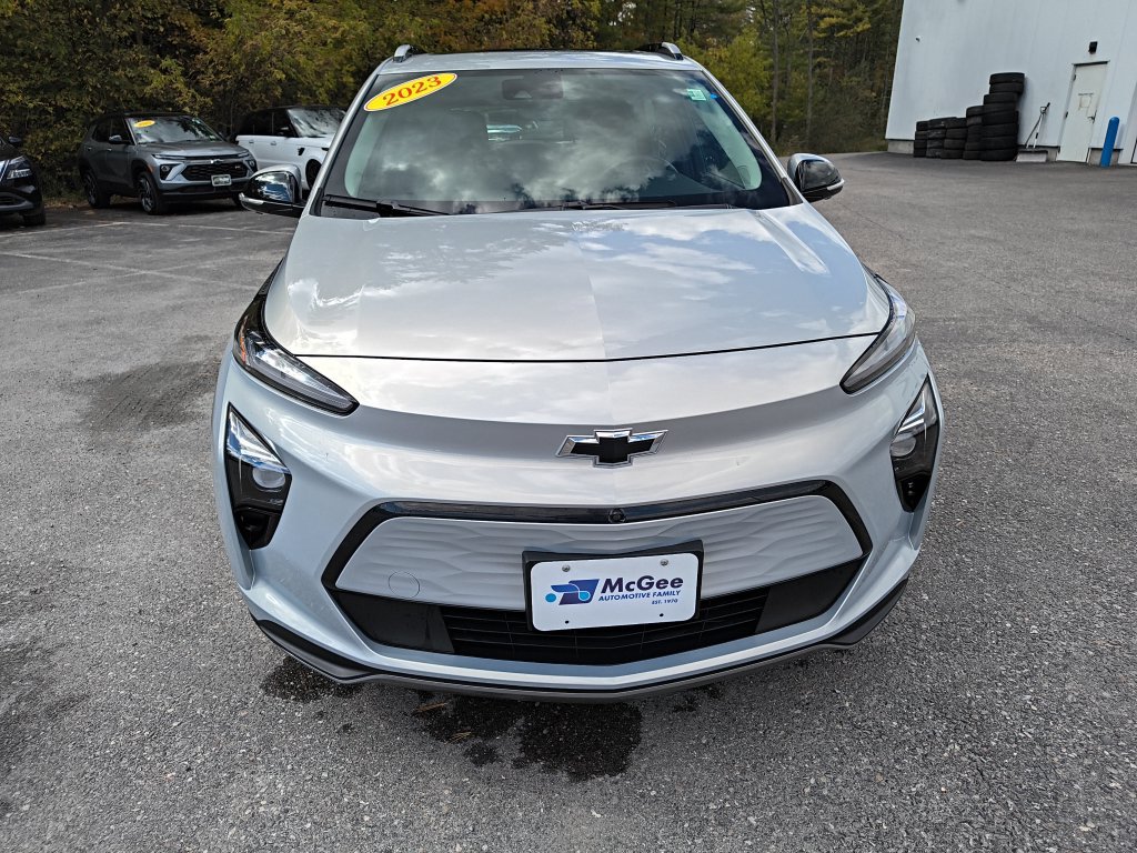 Used 2023 Chevrolet Bolt EUV Premier w/ Sun & Sound Package FWD image 8