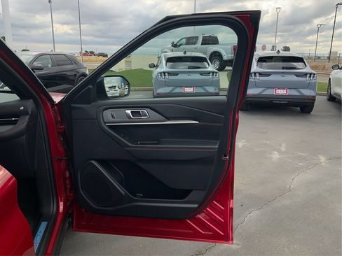 Used 2026 Ford Explorer ST-Line w/ ST-Line Street Pack RWD image 22