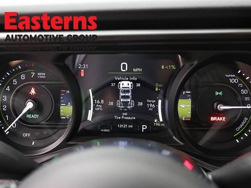 Used 2025 Jeep Wrangler Unlimited Sahara AWD/4WD image 18