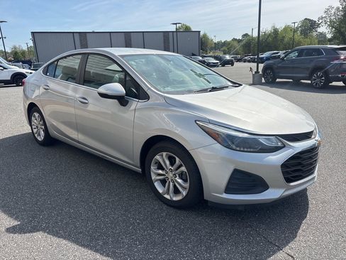 Used 2019 Chevrolet Cruze LT w/ Convenience Package image 9