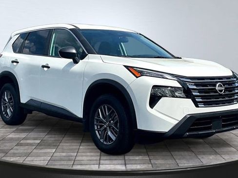Used 2025 Nissan Rogue S FWD image 3