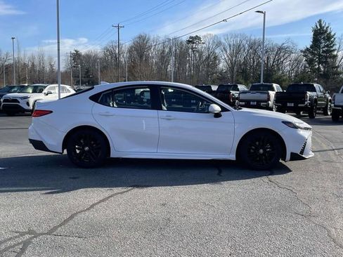 Used 2025 Toyota Camry SE w/ Convenience Package image 6