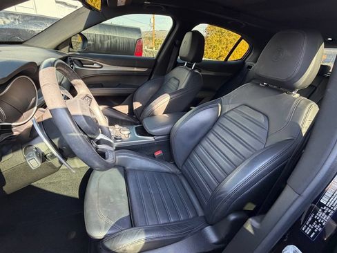 Used 2023 Alfa Romeo Stelvio Veloce AWD/4WD image 8