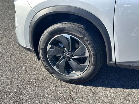 Used 2025 Nissan Rogue SV image 11