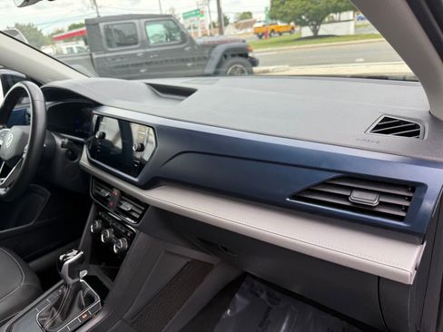 Used 2024 Volkswagen Taos SE image 29