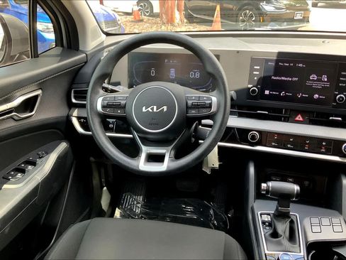 Used 2023 Kia Sportage LX FWD image 11