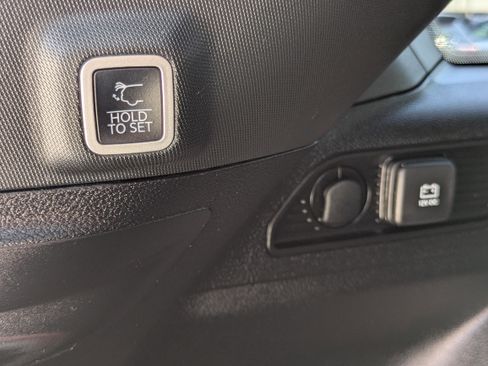 Used 2023 Jeep Grand Cherokee Altitude image 11