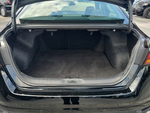 Used 2025 Nissan Altima 2.5 SV image 12