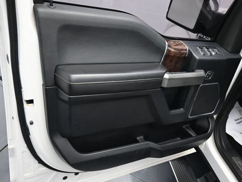 Used 2016 Ford F150 Platinum w/ Equipment Group 701A Luxury AWD/4WD image 17