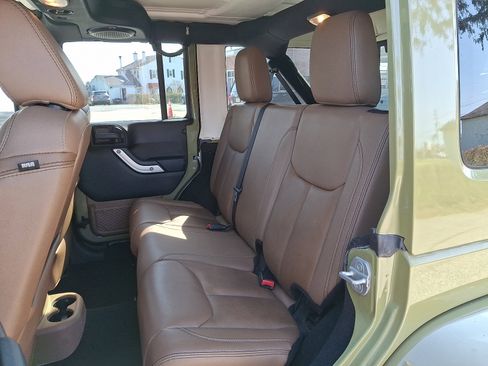 Used 2013 Jeep Wrangler Unlimited Rubicon w/ Max Tow Pkg image 10