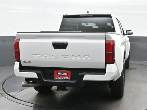 Used 2025 Toyota Tacoma SR5 AWD/4WD image 5