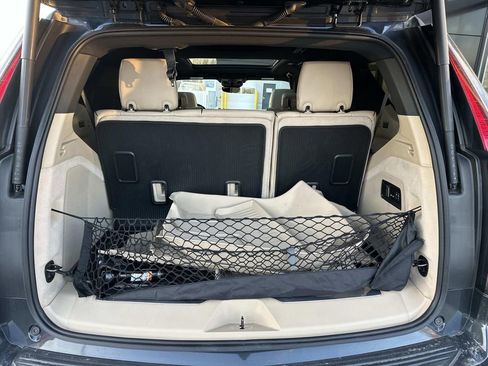 Used 2022 Cadillac Escalade Premium Luxury image 28