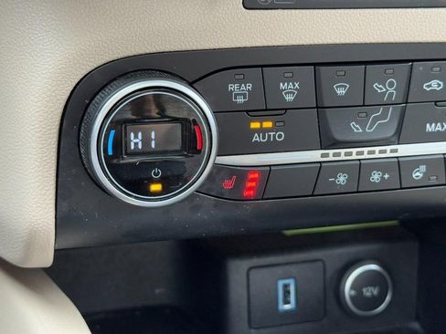 Used 2020 Ford Escape Titanium image 21