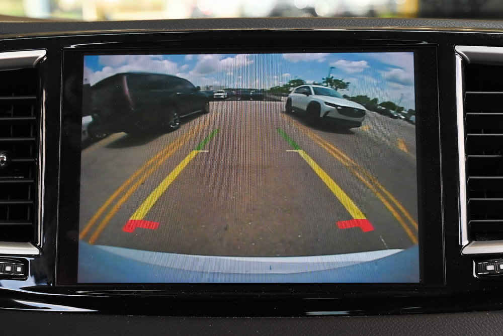 Used 2024 Chrysler Pacifica Touring-L FWD image 21