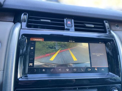 Used 2018 Land Rover Discovery HSE AWD/4WD image 16