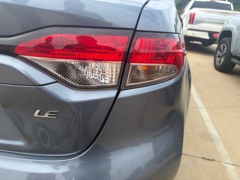 Used 2022 Toyota Corolla LE FWD image 12