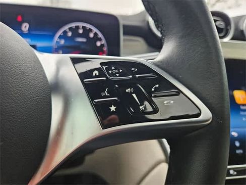Used 2025 Mercedes-Benz GLC 300 4MATIC image 26