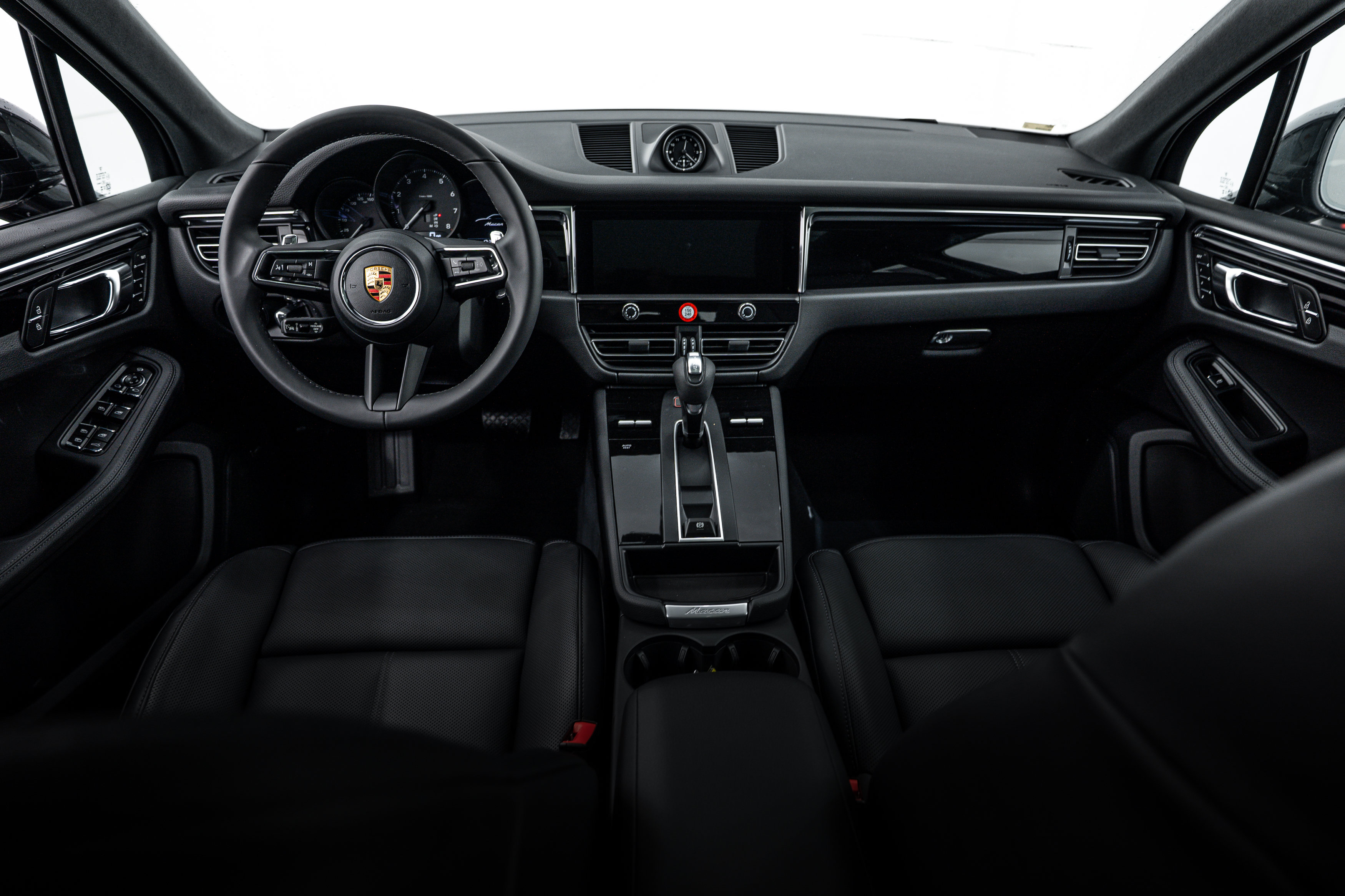 Certified 2026 Porsche Macan AWD/4WD image 12