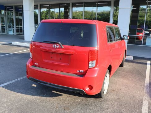 Used 2013 Scion xB FWD image 7