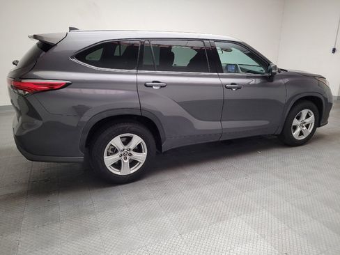 Used 2021 Toyota Highlander L FWD image 10