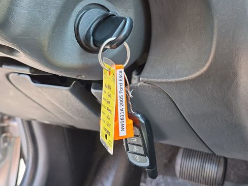 Used 2005 Ford Escape 4WD Hybrid image 19