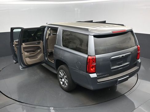 Used 2018 Chevrolet Suburban LT image 30
