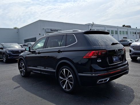 Certified 2024 Volkswagen Tiguan SEL R-Line AWD/4WD image 4