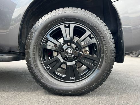 Used 2022 Toyota Sequoia TRD Sport AWD/4WD image 32
