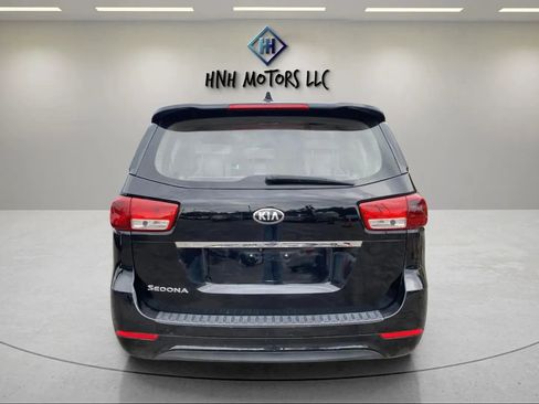 Used 2016 Kia Sedona L image 4