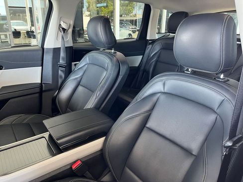 Used 2024 Lincoln Nautilus Premier image 27