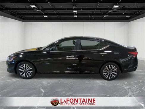 Used 2025 Nissan Altima 2.5 SV image 5