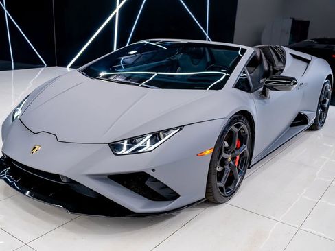 Used 2020 Lamborghini Huracan EVO image 9