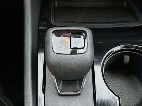 Used 2024 Nissan Rogue S FWD image 25