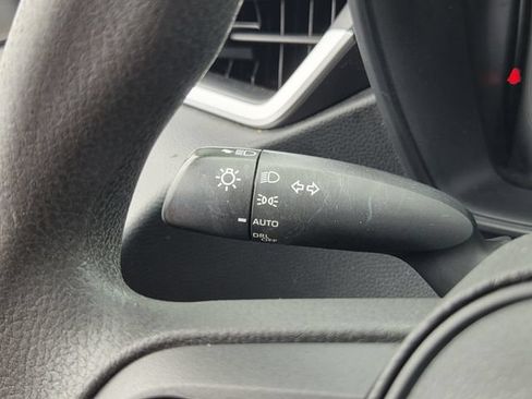 Used 2020 Toyota Corolla LE FWD image 28