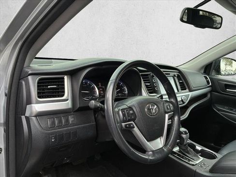 Used 2015 Toyota Highlander XLE AWD/4WD image 10